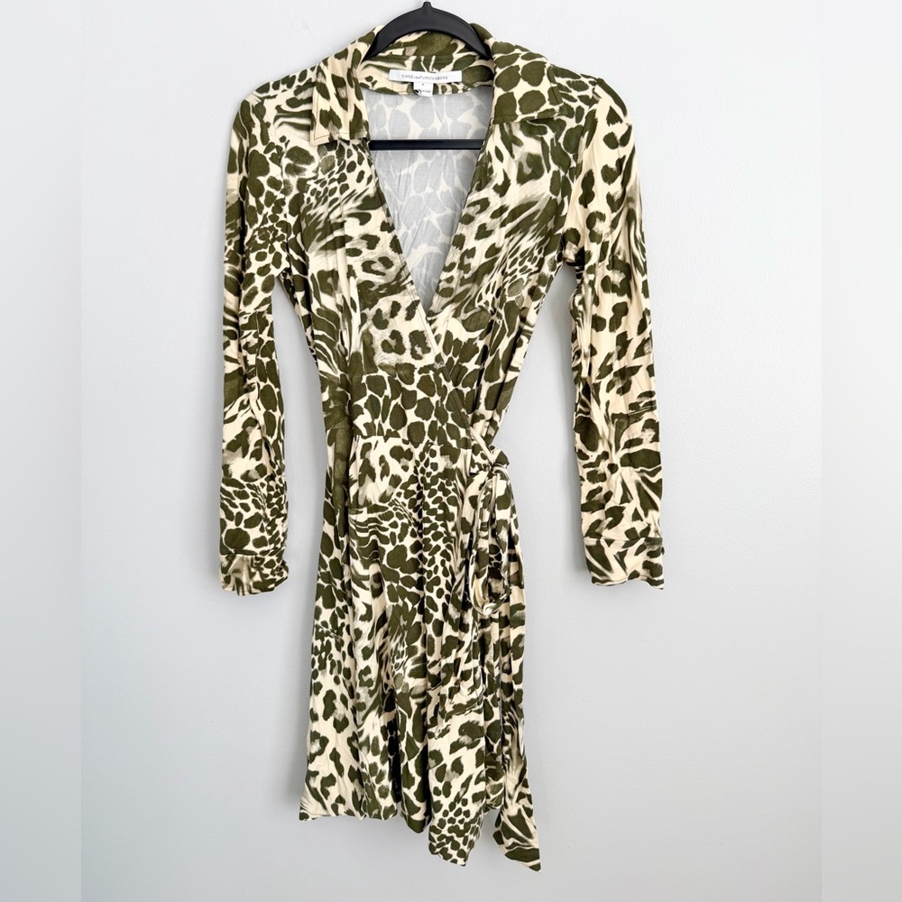 Diane von Furstenberg (DVF) Size 6 • Jeanne Jersey Wrap Dress.